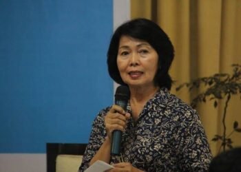 Omi Komariah Madjid Puji Mahfud MD