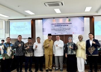 KH. Amang Syafruddin, Lc., Ketua Komite IV DPD RI bersana Gubernur Sumbar, Mahyeldi/Foto: Dok DPD