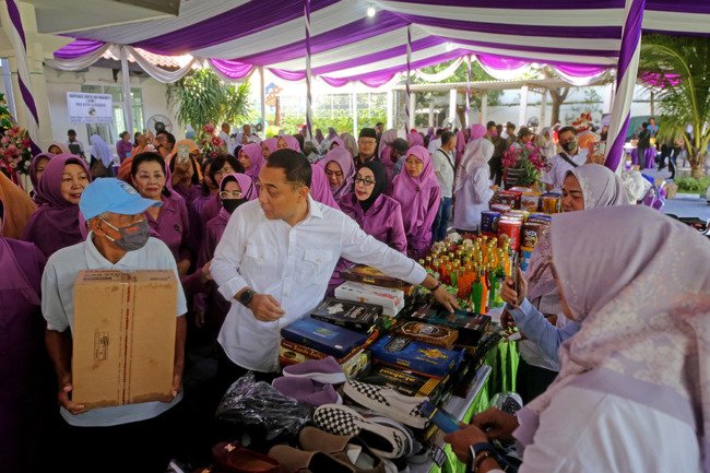 6 Ribu Keluarga Miskin di Kota Surabaya Dapat Bingkisan Gratis