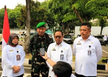 Sekjen DPD RI Serahkan 96 P3K Ikuti Diklat Latsar ke Rindam Jaya