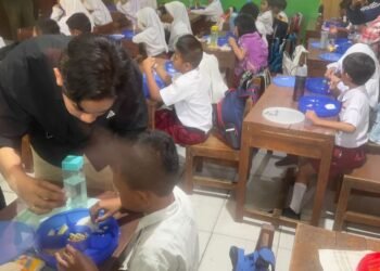 Gibran Saksikan Langsung Uji Coba Makan Siang Gratis di Tangerang