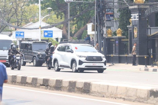 Dengan Mobil Sederhana, Paus Fransiskus Tiba di Kedubes Vatikan