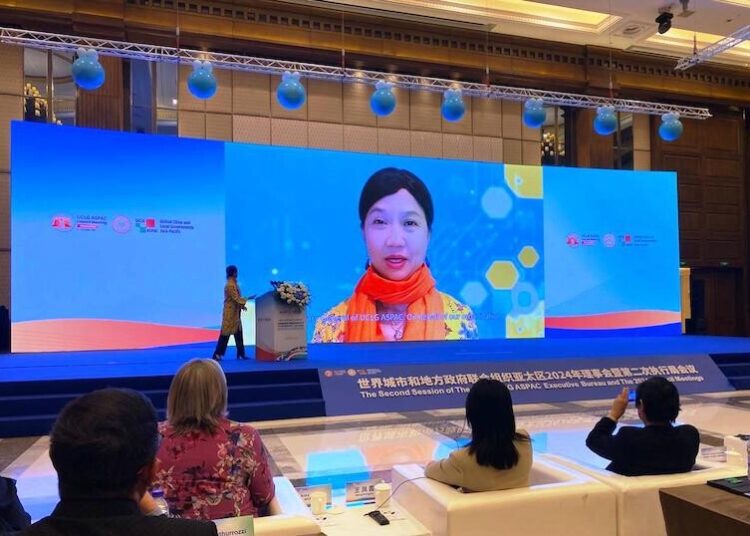 Dr Bernadia Irawati Tjandradewi, Sekretaris Jenderal UCLG ASPAC, dalam pidato penutup The Second Session of The 2024 UCLG ASPAC Executive Bureau and The 2024 Council Meetiings, sekaligus perayaan HUT ke-20 UCLG ASPAC, Rabu sore (23/10/2024), di Ruyi Grand Ballroom Hotel Jiajin, Zhengzhou. Henan, China.