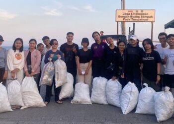 Rayakan Sumpah Pemuda,  Generasi Millenial di Bali Sapu Bersih Sampah Pesisir