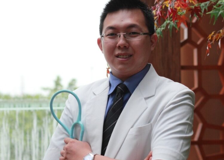 Head of Underwriting & New Business Document Imaging Management Sequis Life dr. Fridolin Seto Pandu 