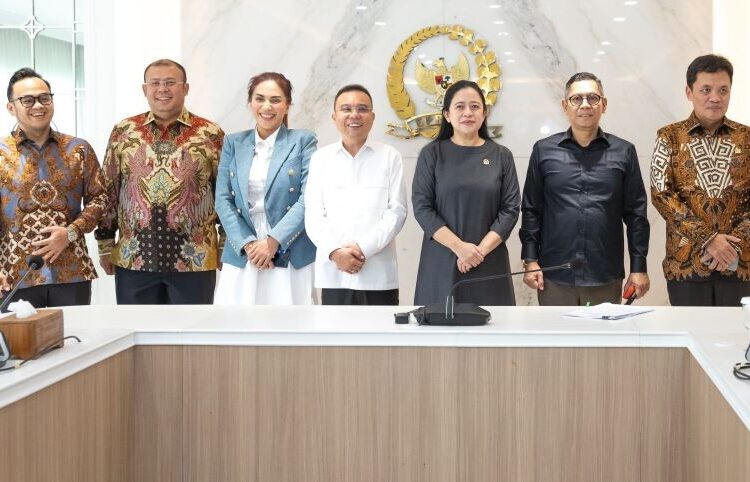 Ketua DPR RI Puan Maharani memimpin rapat persiapan pelaksanaan uji kelayakan dan kepatutan (fit and proper test) calon pimpinan (Capim) KPK dan Calon Dewan Pengawas (Dewas) KPK periode 2024-2029.