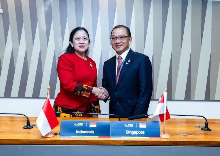 Ketua DPR RI Puan Maharani melakukan pertemuan bilateral dengan Ketua Parlemen Singapura, Seah Kian Peng di sela-sela perhelatan G20 Parliamentary Speaker's Summit (P20) ke-10 yang digelar di Brasil, Amerika Selatan.