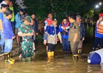 Tanggul Kali Leduk Jebol, 600 KK Warga Perumahan Garden City Dievakuasi