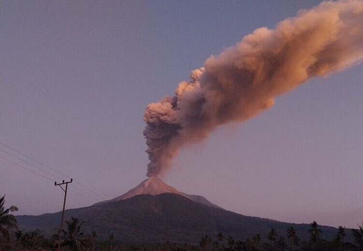 Gunung Lewatobi