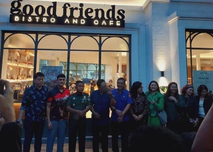 Dengan mengangkat tema "White Christmas", Good Friends mengadakan perayaan Natal bersama anak-anak yatim--piatu di restonya yang terletak di depan kampus UPH, Rabu (11/12/2024).Hadir dalam perayaan tersebut di antaranya Danrem 052 Brigjen TNI Zulhadrie S Mara, Mayjen TNI (Mar) Bambang Sutrisno, dan Chocky Sitohang --presenter