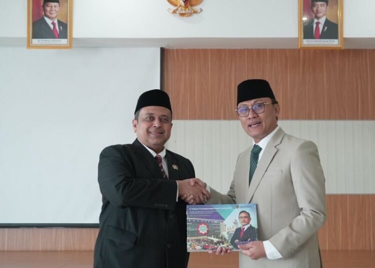 Kepala Badan Penyelenggara Jaminan Produk Halal (BPJPH) Ahmad Haikal Hasan resmi melantik Muhammad Aqil Irham sebagai Sekretaris Utama (Sestama BPJPH)/Foto: Istimewa