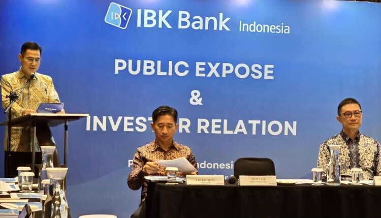 Direktur Utama, Oh In Taek memberikan sambutan di acara public expose dan investor relations PT Bank IBK Indonesia Tbk (IDX: AGRS) di Jakarta (10/12). IBK Indonesia catatkan pertumbuhan impresif di triwulan 3 tahun 2024 dengan pertumbuhan laba bersih capai 9,75% secara year on year menjadi Rp170,02 miliar. Pendapatan bunga bersih tercatat tumbuh 15,78% menjadi Rp436,71 triliun secara year to date.