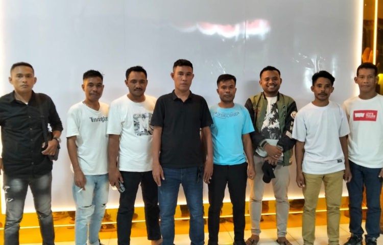 Demo KPU Kabupaten Buru Tidak Netral, Mahasiswa dan Pemuda Diniaya Polisi