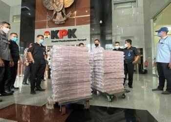KPK Sita Uang Tunai Rp6,8 Miliar Dalam OTT Risnandar Mahiwa