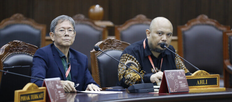 Akademisi dari Institut Informatika dan Bisnis (IIB) Darmajaya Indra Budi Sumantoro dan Managing Director Political Economy and Policy Studies Anthony Budiawan menjadi Ahli yang dihadirkan Pemohon dalam sidang pengujian Undang-Undang Nomor 4 Tahun 2016 tentang Tabungan Perumahan Rakyat, Rabu (11/12/2024).