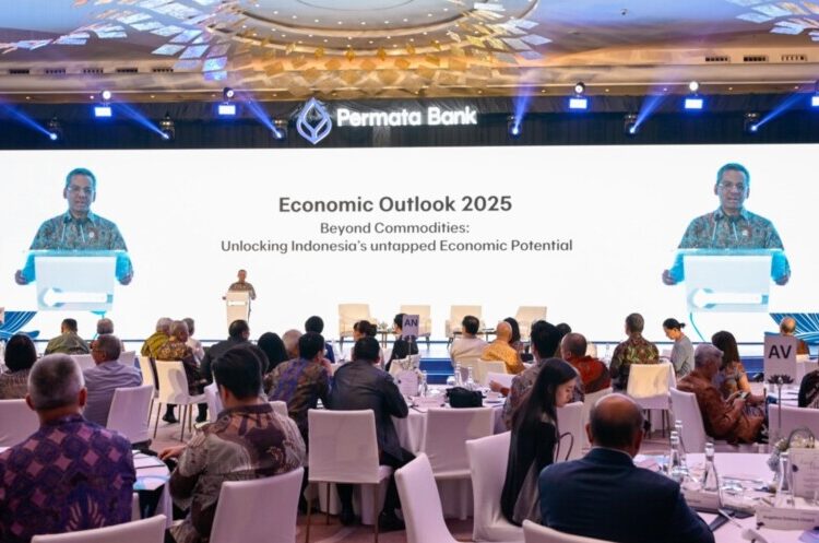 Wakil Menteri Keuangan Suahasil Nazara dalam acara Permata Bank Economic Outlook 2025 di Jakarta pada Selasa (3/11).