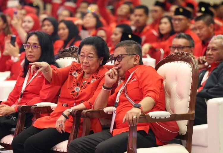 KETUM PDIP, MEGAWATI SOEKARNOPYTRI bersama Sekjen DPP PDI Perjuangan, Hasto Kristiyanto m