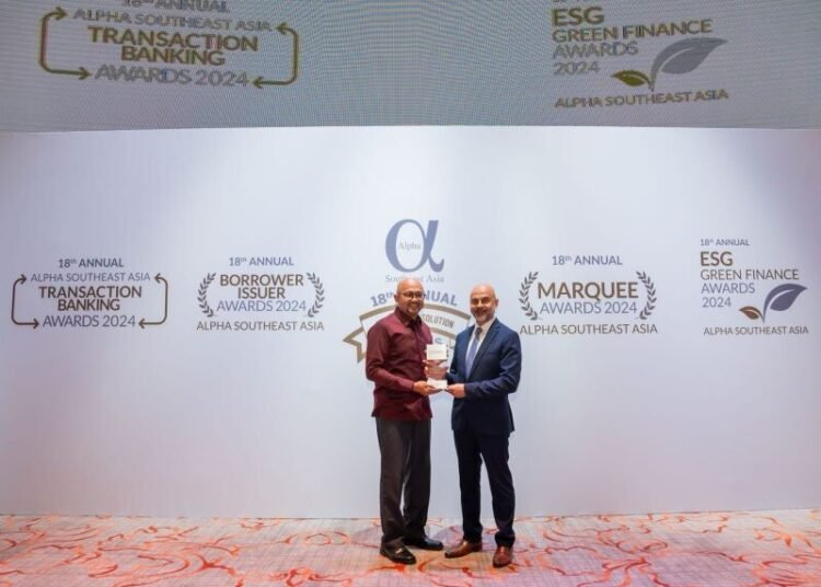 Wholesale Transaction Product & Partnership Division Head BNI I Gede Widya Anantayoga dan Cash Management Digital Channel Department Head BNI Auzaiy dalam ajang 18th Annual Transaction Banking Awards 2024 di Kuala Lumpur, Malaysia, Rabu (12/2/2025).