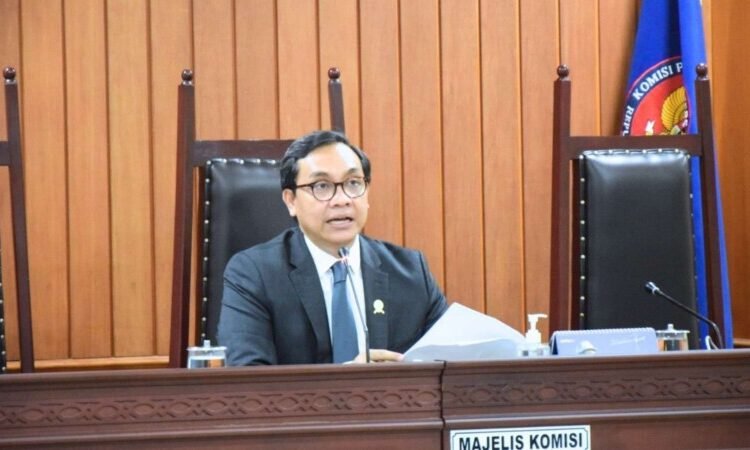 Sidang Majelis Pemeriksaan Pendahuluan yang beragendakan Pemaparan Laporan Dugaan Pelanggaran (LDP) ini dipimpin oleh Ketua Majelis Komisi, Mohammad Reza (dok KPPU)