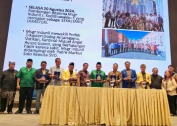 KWI Anugerahi Ketum GP Ansor Penghargaan Sehati Seperjalanan