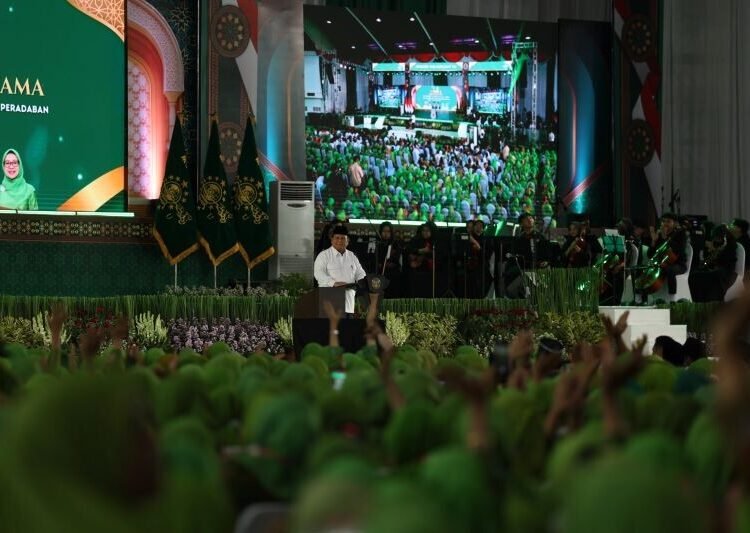 Presiden Prabowo Subianto sempat menyorot adanya upaya pecah belah antara dirinya dengan mantan presiden Joko Widodo (Jokowi) di acara Kongres XVIII Muslimat Nahdlatul Ulama di Jatim International Expo Convention Exhibition, Senin (10/2).