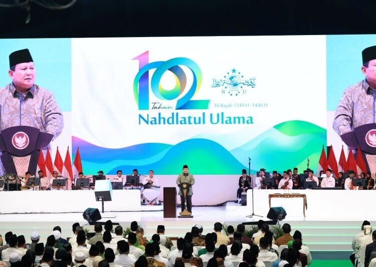 Presiden Prabowo Subianto saat menghadiri acara 102 Tahun Nahdlatul Ulama bertajuk “Bekerja Bersama Umat untuk Indonesia Maslahat” di Istora Senayan, Jakarta, Rabu (5/2) malam