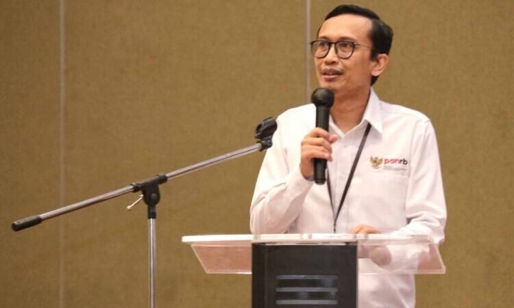 Asisten Deputi Perumusan Kebijakan Sistem Kelembagaan dan Tata Laksana Kementerian Pendayagunaan Aparatur Negara dan Reformasi Birokrasi (PANRB) Deny Isworo Makirtyo Tusthowardoyo