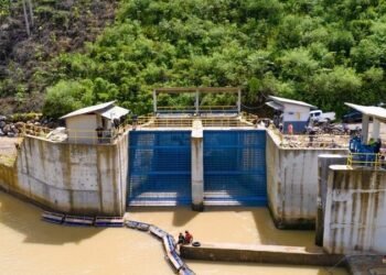 Dukung Transisi Energi, TOBA Rampungkan Pembiayaan PLTS Terapung Batam dan Mulai Operasi PLTM Lampung