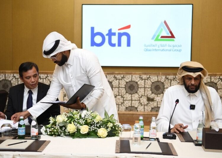 Penandatanganan perjanjian kerjasama pembangunan 100 unit hunian rumah dengan AlQilaa International Group , Qatar dengan Bank Tabungan Negara (BTN) di Doha, Selasa, 8 April 2025