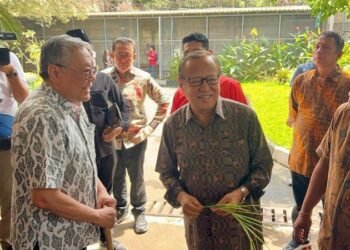 Bawa Daun Palma, Kardinal Suharyo Kunjungi Sekjen PDIP di Rutan KPK