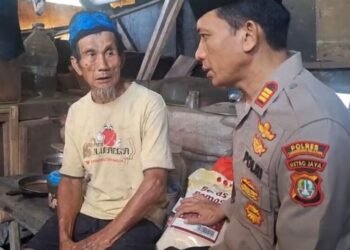 Miris! Kakek Tua Renta Hidup di Gubuk Reot Sebatang Kara