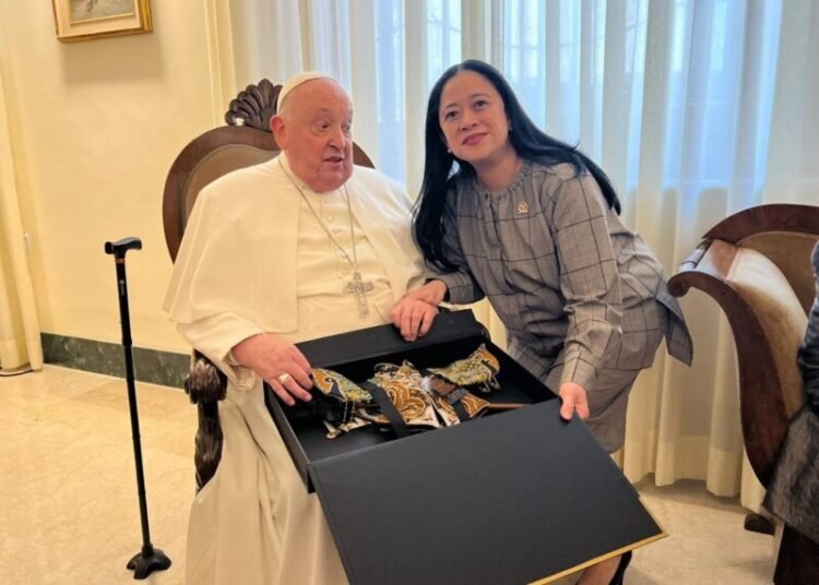 Ketua DPR RI Puan Maharani bersama Bapa Suci Paus Fransiskus