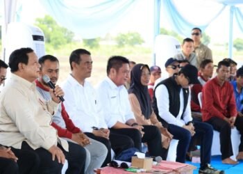 Antusias Para Petani Serbu Selfie Bareng Prabowo Saat Tanam Raya