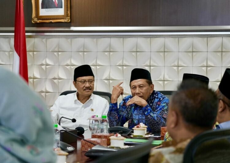 Mensos Gus Ipul dan Ketum DNIKS Gus Choi/Foto: eko