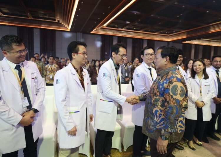 Presiden RI Prabowo Subianto meminta pendidikan dokter spesialis jangan terlalu melewati banyak prosedur atau peraturan-peraturan kuno.