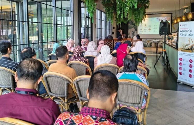 Suasana aktivitas literasi keuangan dari PT Sompo Insurance Indonesia (“Sompo Insurance”) yang diikuti oleh pelaku UMKM dan pengusaha travel.