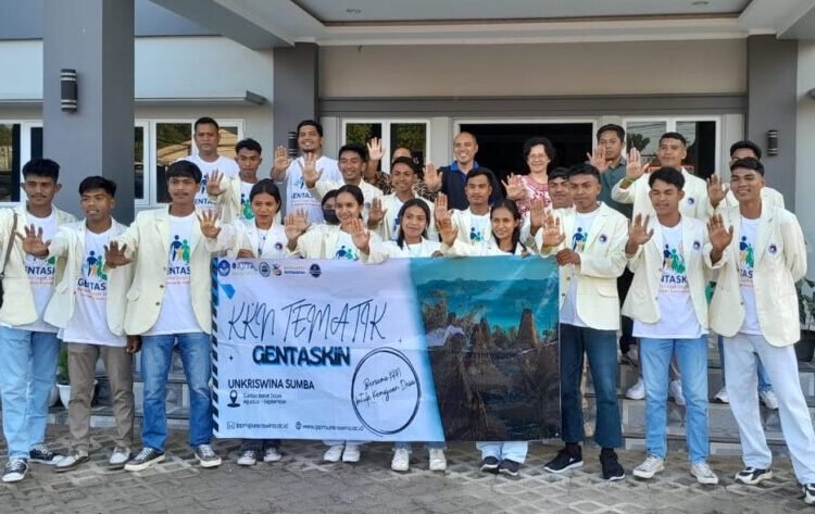 Universitas Kristen Wira Wacana (Unkriswina) Sumba melepas 23 mahasiswa Kuliah Kerja Nyata (KKN) Tematik Gerakan NTT Tuntas Stunting dan Kemiskinan (GENTASKIN) Tahun 2025.