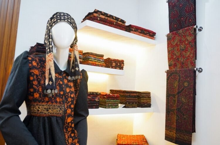 Kementerian Perindustrian (Kemenperin) bertekad untuk terus meningkatkan kinerja industri kecil dan menengah (IKM) sektor kriya agar semakin berdaya saing global.