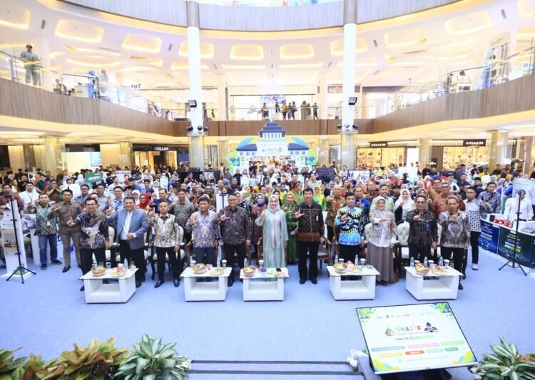 OJK menggelar Syariah Financial Fair (SYAFIF) di Bandung sebagai bentuk sinergi dalam mendorong inklusi keuangan syariah.