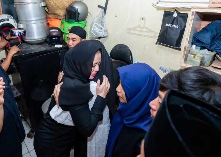 Ketua DPR RI Puan Maharani menyambangi kediaman Affan Kurniawan, pengemudi ojek online (ojol) yang meninggal dilindas kendaraan taktis (Rantis) Barakuda Brimob