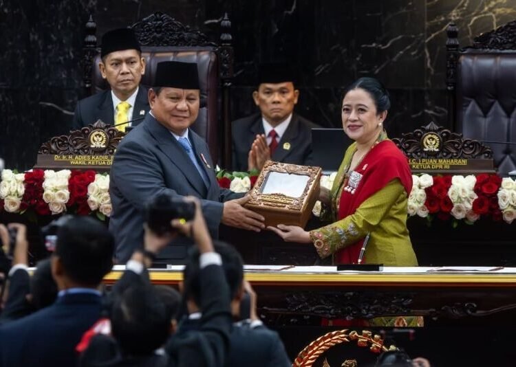 Presiden Republik Indonesia Prabowo Subianto bersama Ketua DPR RI, Puan Maharani