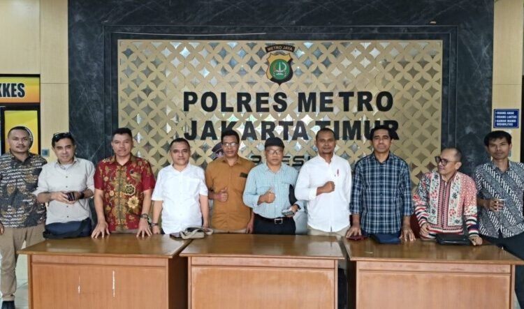 – Sebanyak 15 orang advokat yang tergabung dalam Forum Advokat Manggarai Raya (Famara) Jakarta mendatangi Polres Jakarta Timur, Selasa (16/9/2025) sore.