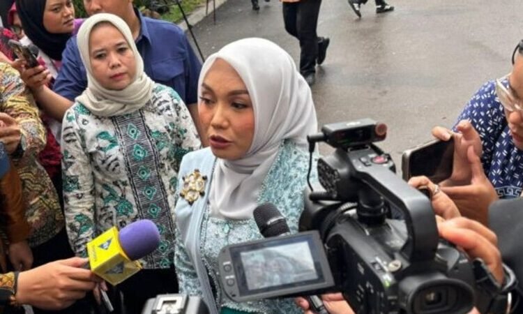 Presiden RI Prabowo Subianto resmi melantik Farida Farichah, M.Si sebagai Wakil Menteri Koperasi di Istana Negara, Jakarta, Rabu (17/9/2025).