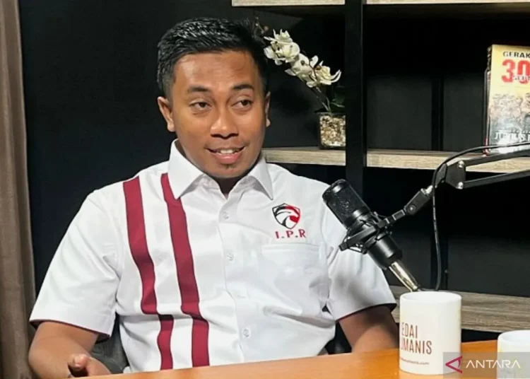 Direktur Eksekutif Indonesia Political Review (IPR) Iwan Setiawan.