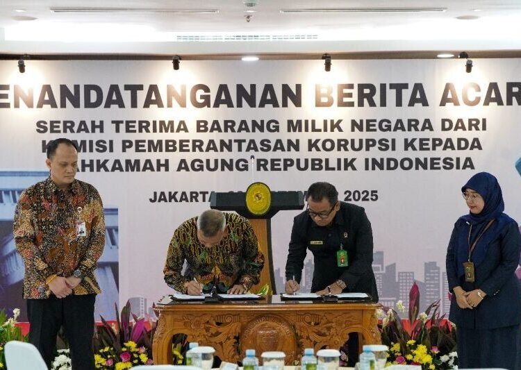 Komisi Pemberantasan Korupsi (KPK) resmi menyerahkan barang rampasan negara senilai lebih dari Rp3,7 miliar kepada Mahkamah Agung (MA).