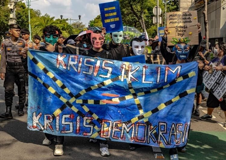 Generasi muda saat ini tumbuh di tengah kecemasan soal krisis iklim yang terus memburuk