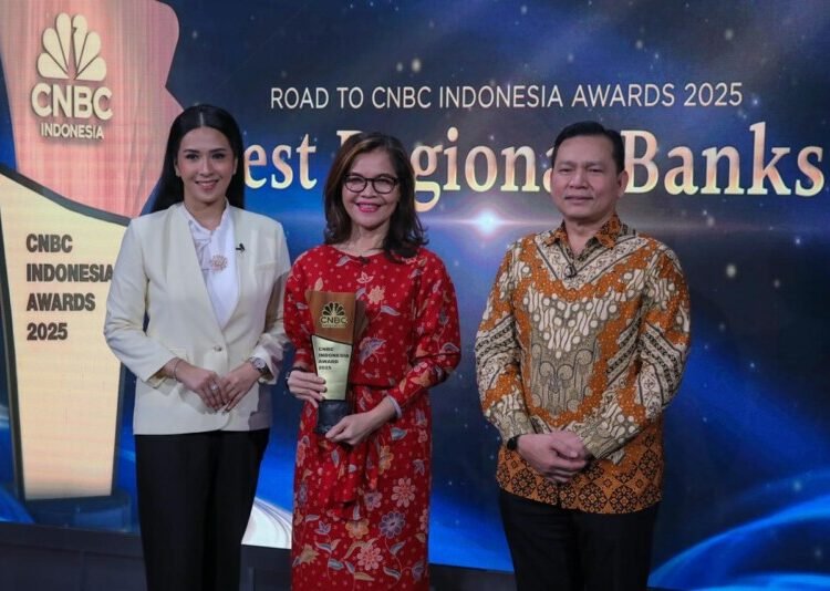 Direktur Keuangan & Strategi Bank Jakarta, Basaria Martha Juliana