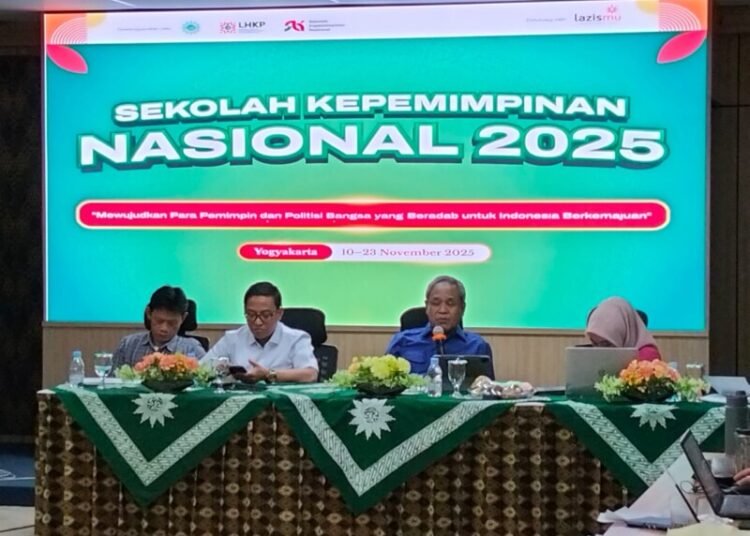 Wakil Ketua Umum Partai Demokrat, Benny K Harnan dalam acara Sekolah Kepemimpinan Nasional (SKN) yang diikuti kader-kader Muhammadiyah di Balai Besar Pengembangan P4 Tk – Kaliurang Yogyakarta, pada Sabtu (15/11/2025).
