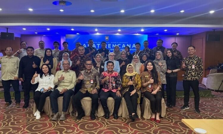 Guna mendukung terwujudnya lingkungan yang bersih, sehat, dan harmonis sesuai semangat Asta Cita Presiden Prabowo Subianto dan Wakil Presiden Gibran Rakabuming Raka, Direktorat Jenderal Bina Administrasi Kewilayahan Kementerian Dalam Negeri menggelar Rapat Rencana Pengelolaan Perkotaan Terkait Persampahan dalam Mendukung Gerakan Nasional Indonesia Bersih (GNIB) di Bogor, Rabu (30/10/2025).