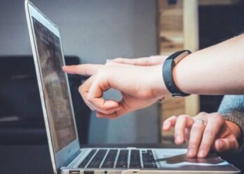 Aplikasi Revitalisasi yang dapat diakses di revit.kemendikdasmen.go.id ini berfungsi sebagai pusat kendali perencanaan dan monitoring. Aplikasi pun memudahkan pemerintah daerah dan sekolah dalam mengajukan usulan secara digital.